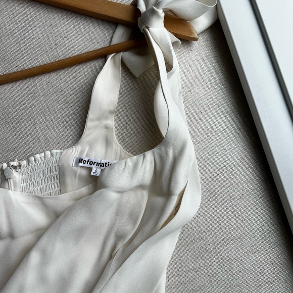 Reformation Twilight Dress in Ivory
White Sleeveless Midi 0 - Picture 9 of 12